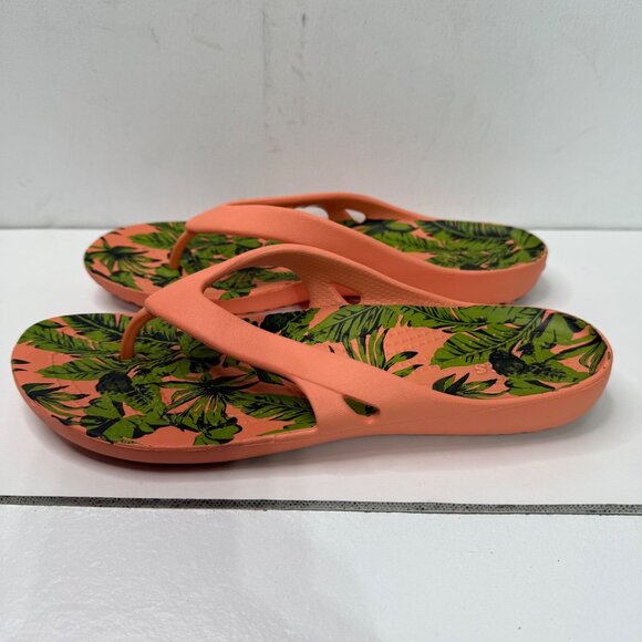 WOMEN'S CROCS PAPAYA/GREEN PALM KADEE II FLIP FLOP BEACH/POOL SANDAL SIZE 9 - Picture 1 of 8